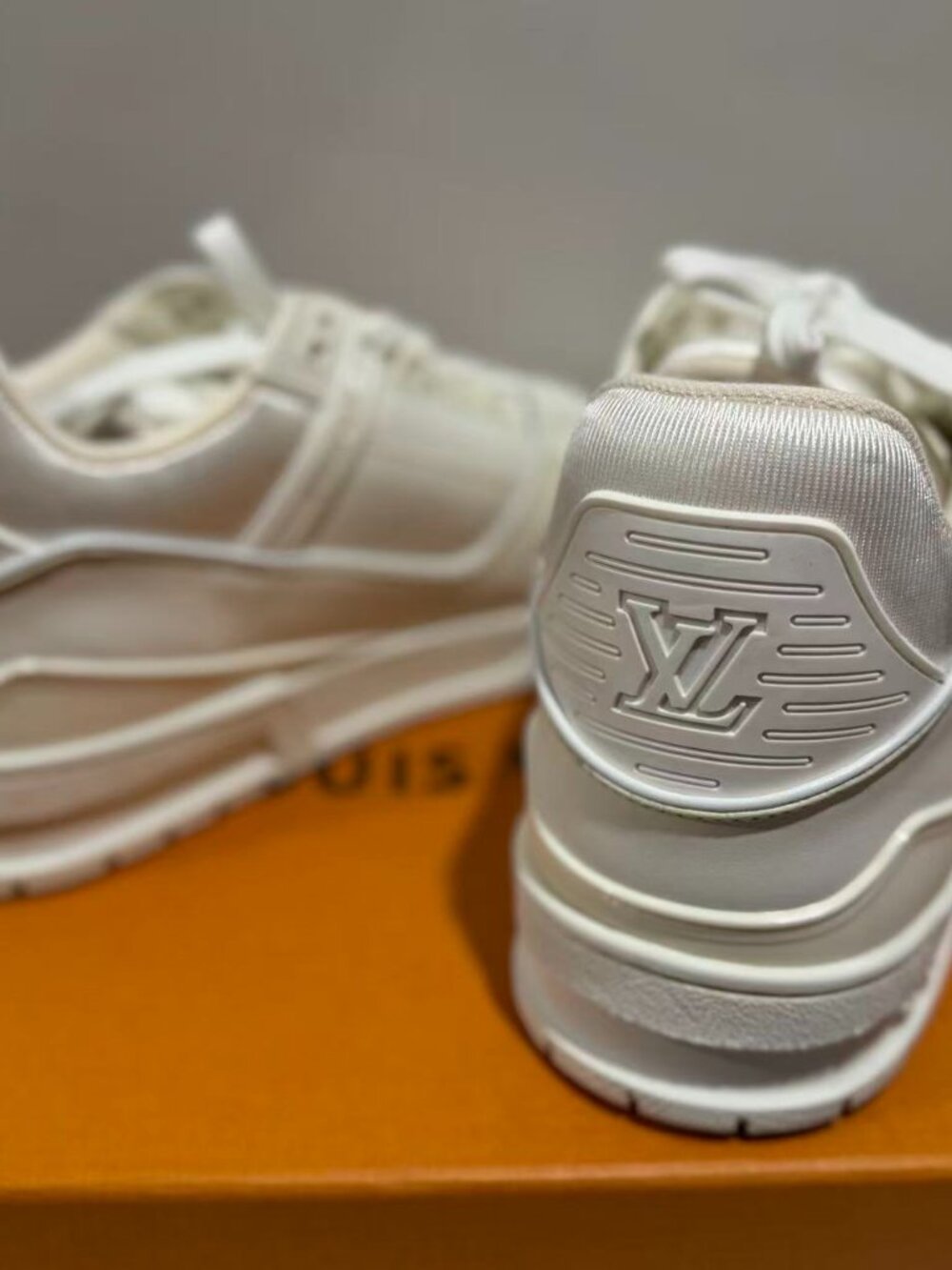 LV WHITE TRAINER